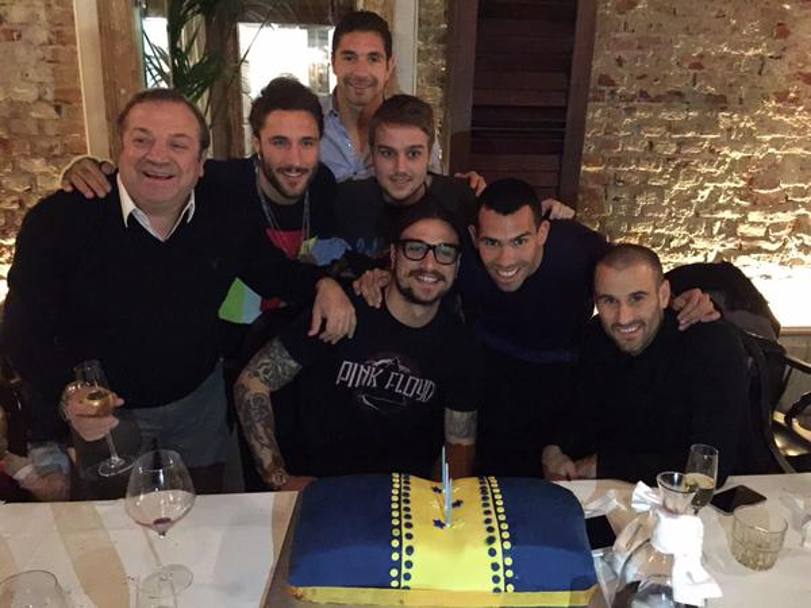 Pablo Osvaldo ha festeggiato il 12 gennaio il suo ventinovesimo compleanno. E lo ha fatto con alcuni volti noti del campionato italiano e un grande sogno: il Boca Juniors.
